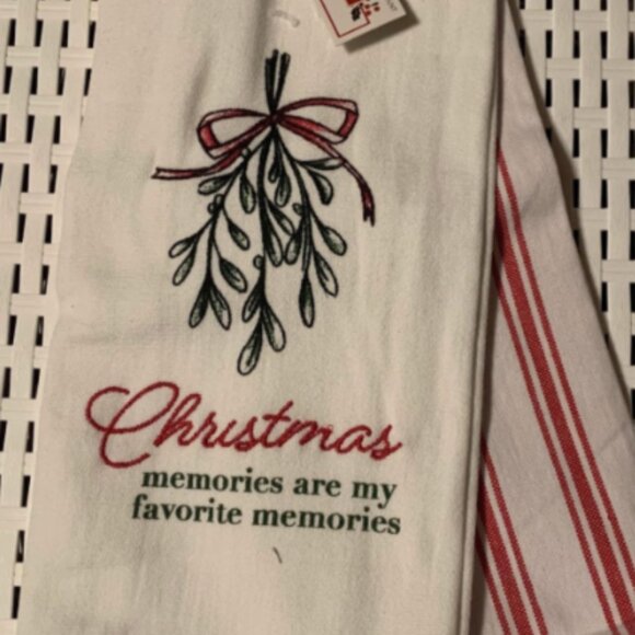 Christmas Towels - Picture 2 of 16